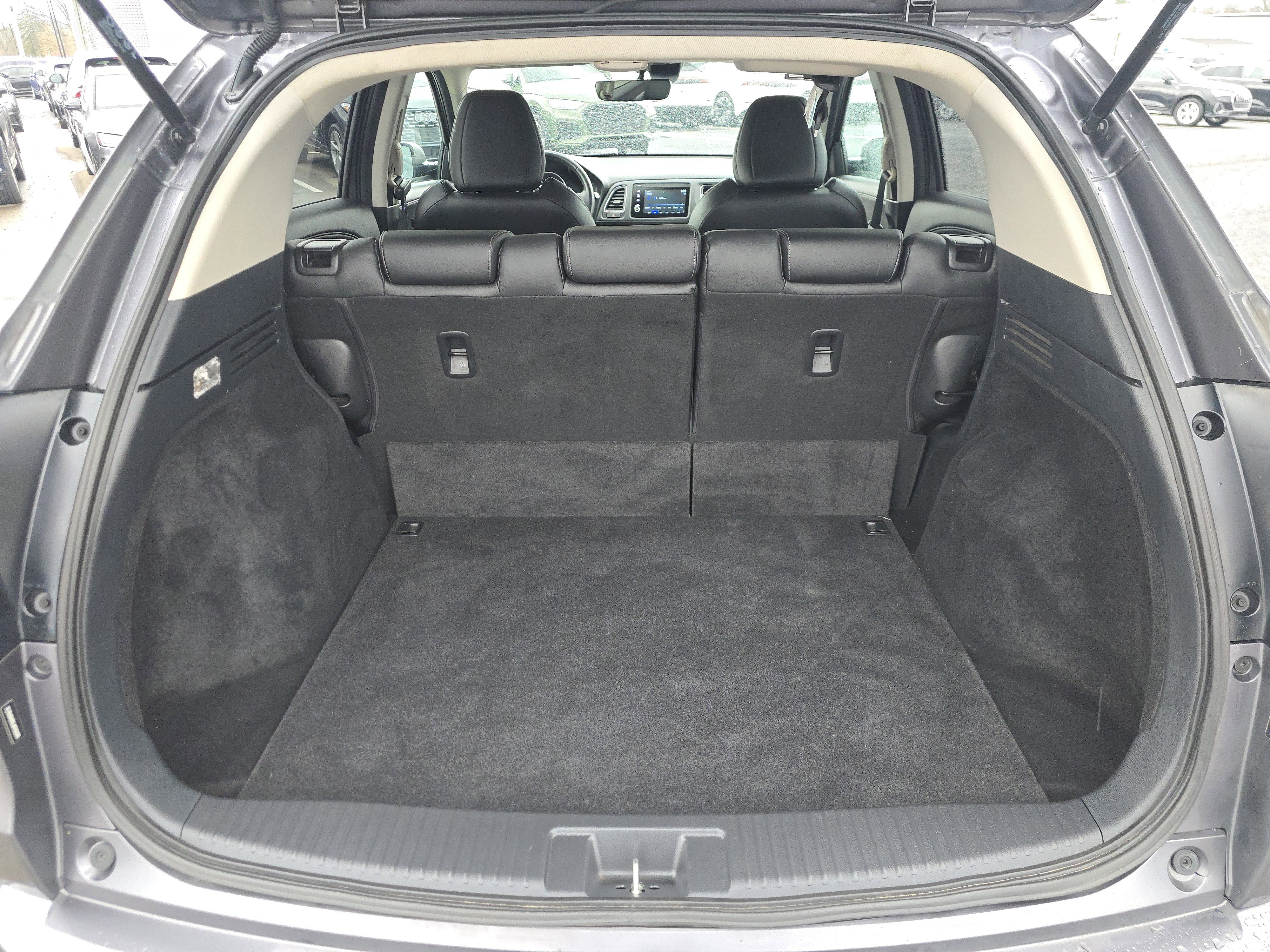 Used 2020 Honda HR-V Touring image 16