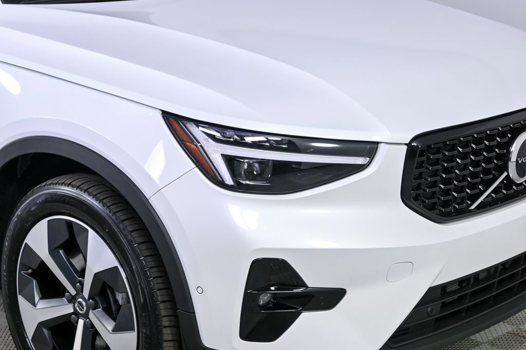 Certified 2026 Volvo XC40 B5 Plus w/ Protection Package Premier image 38