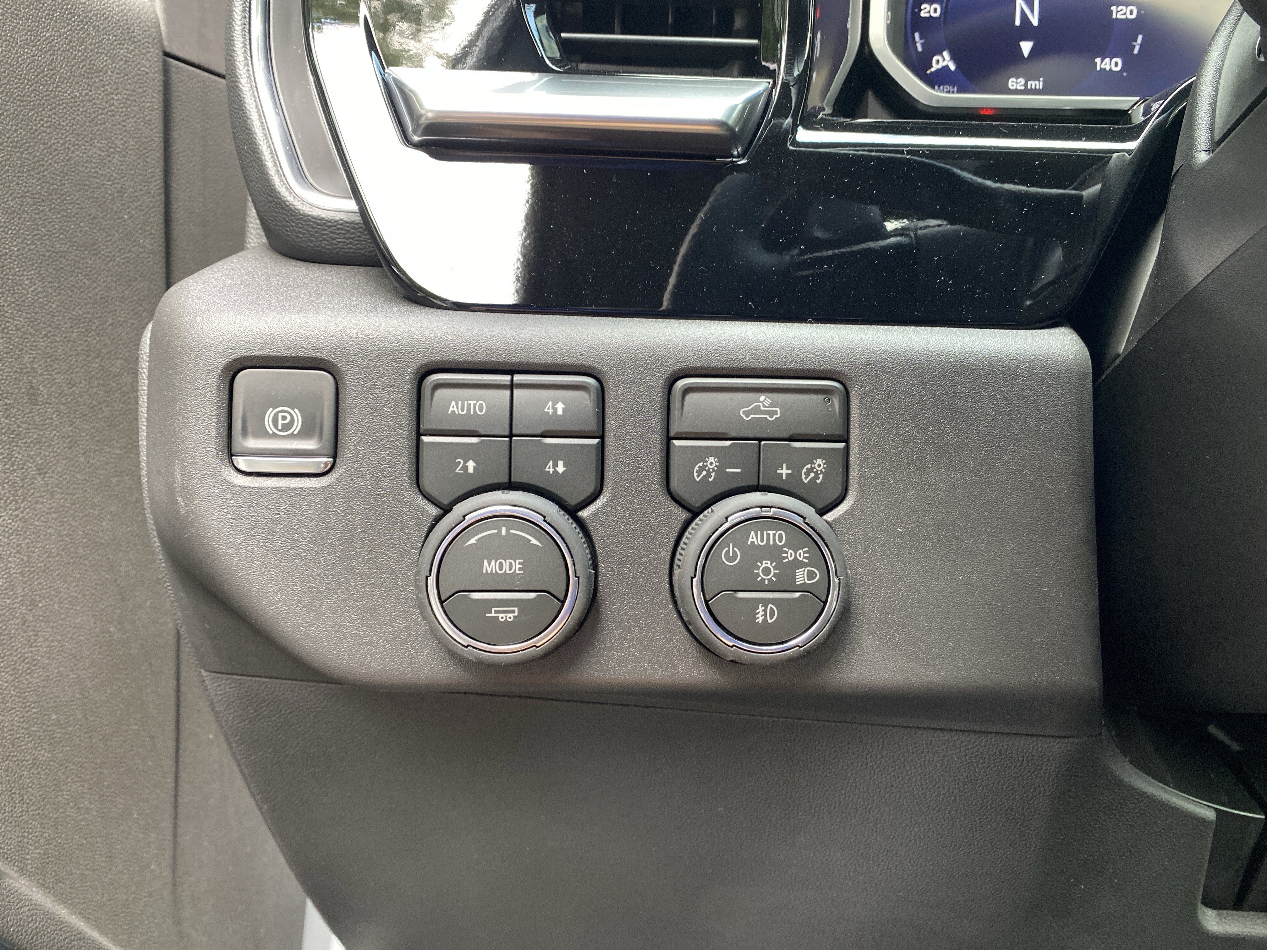 New 2026 Chevrolet Silverado 1500 LT Trail Boss w/ Convenience Package II AWD/4WD image 18