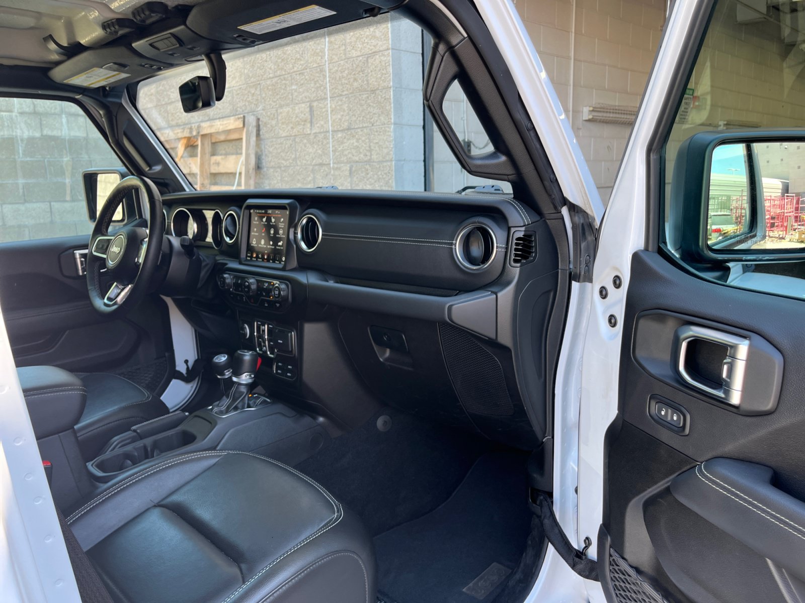Used 2023 Jeep Wrangler Unlimited Sahara w/ Cold Weather Group AWD/4WD image 28