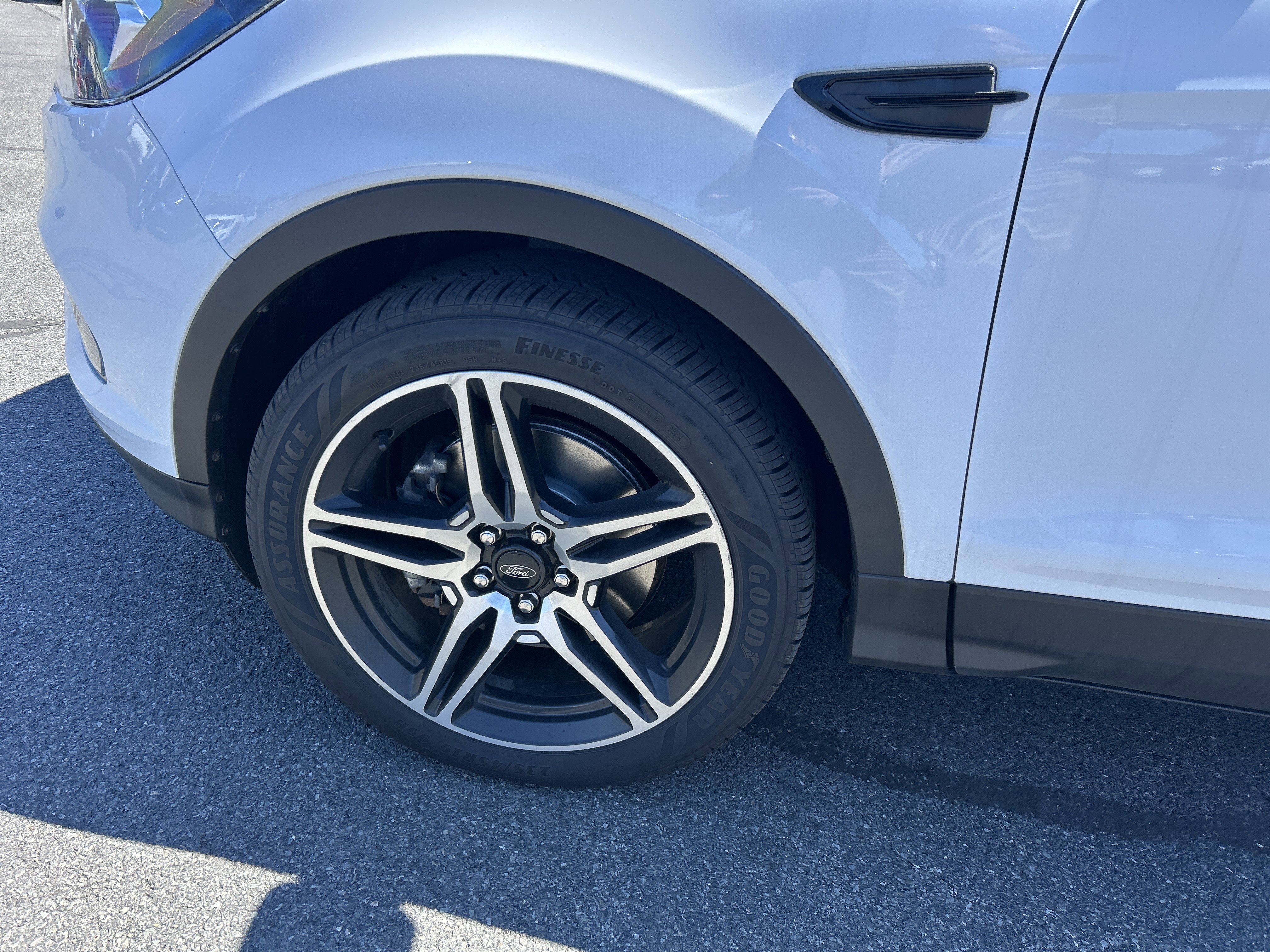 Used 2019 Ford Escape SEL AWD/4WD image 3