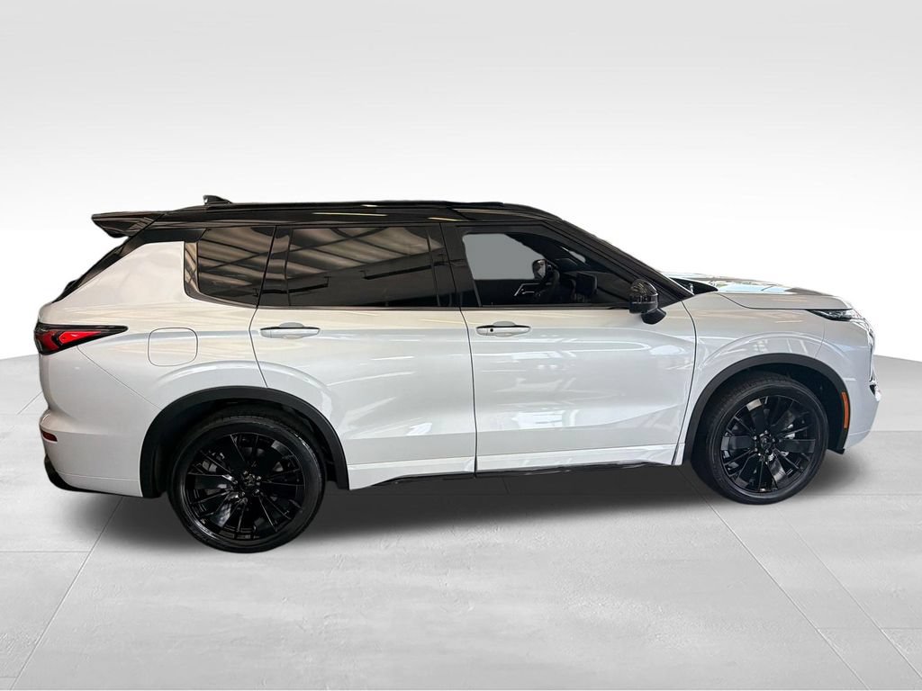 New 2026 Mitsubishi Outlander SEL Black Edition FWD image 6