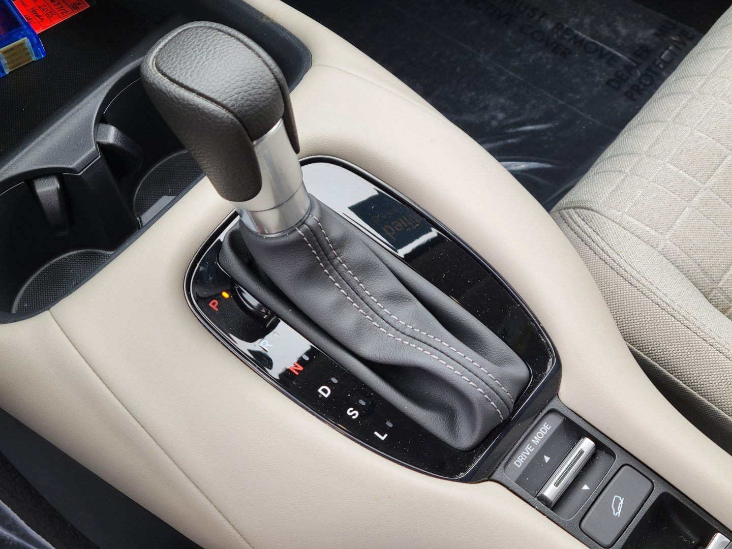 Certified 2025 Honda HR-V LX image 28