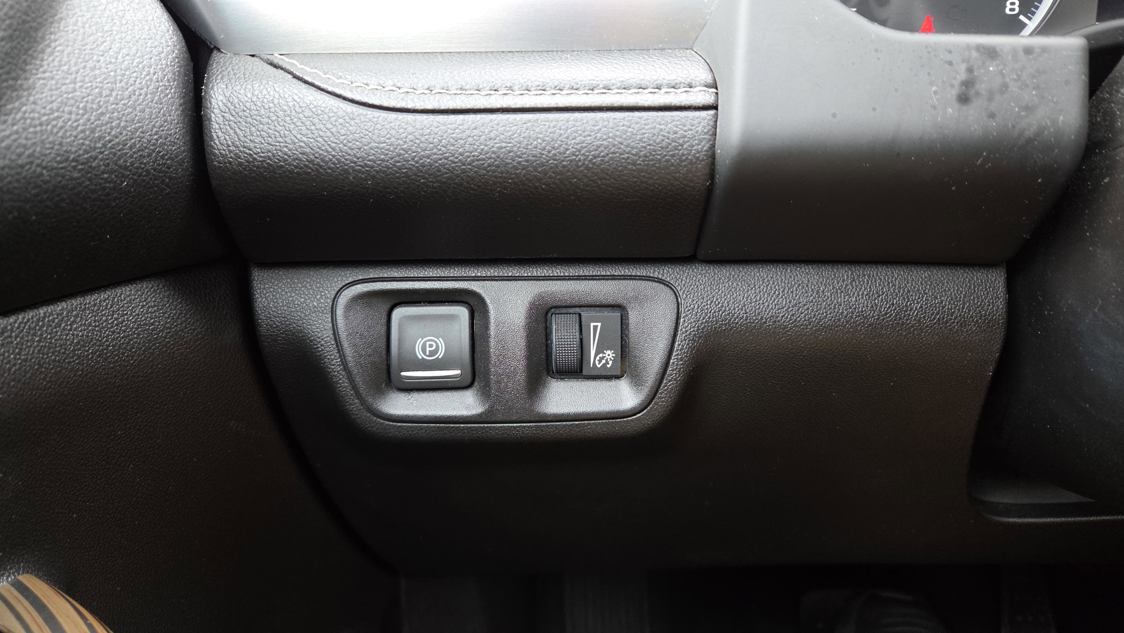 Used 2018 GMC Acadia SLE image 28