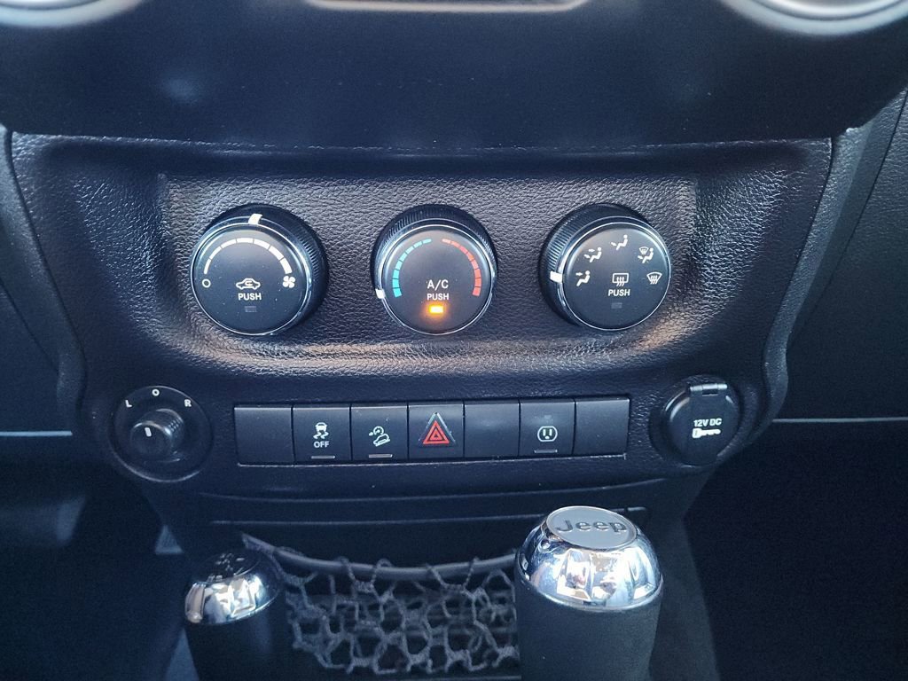 Used 2017 Jeep Wrangler Sahara w/ Connectivity Group image 26