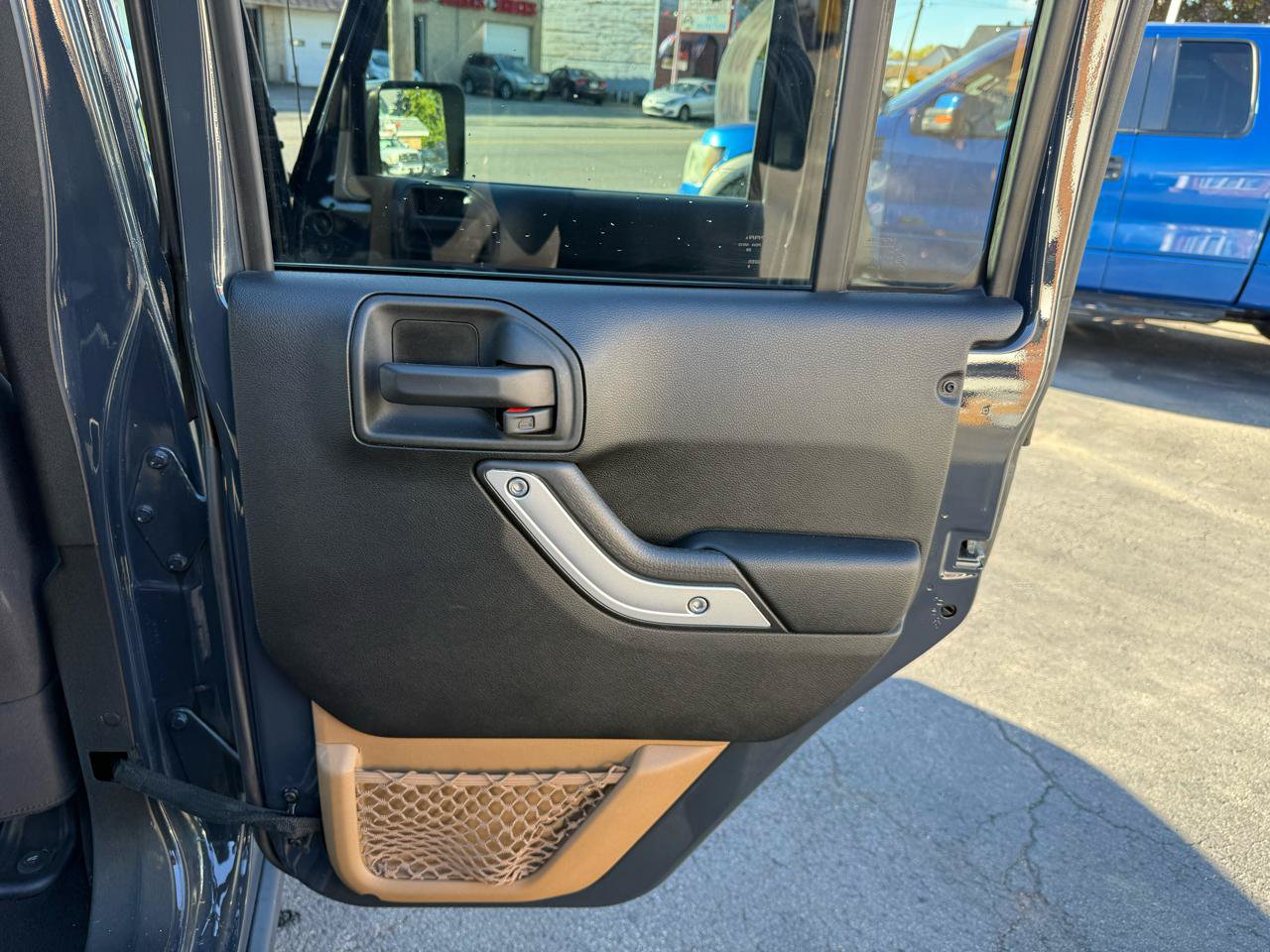 Used 2018 Jeep Wrangler Unlimited Rubicon w/ Connectivity Group AWD/4WD image 39