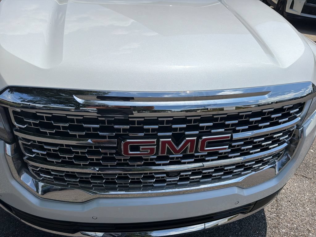 Used 2021 GMC Acadia Denali w/ Denali Technology Package FWD image 18