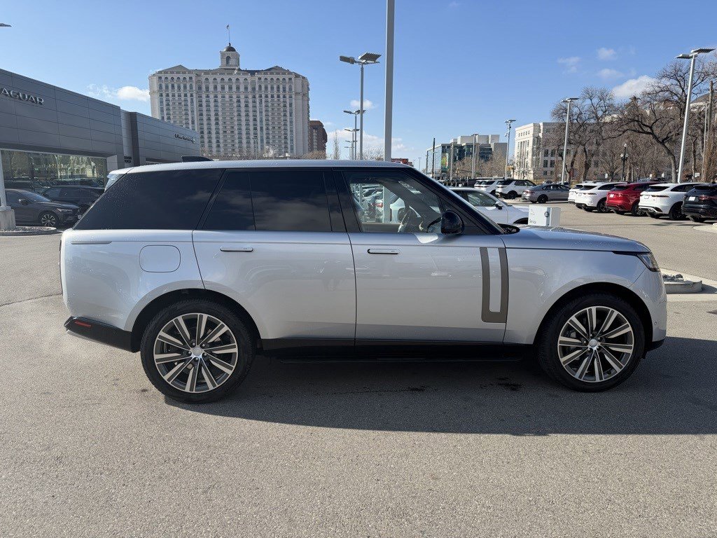 Used 2023 Land Rover Range Rover SE image 10