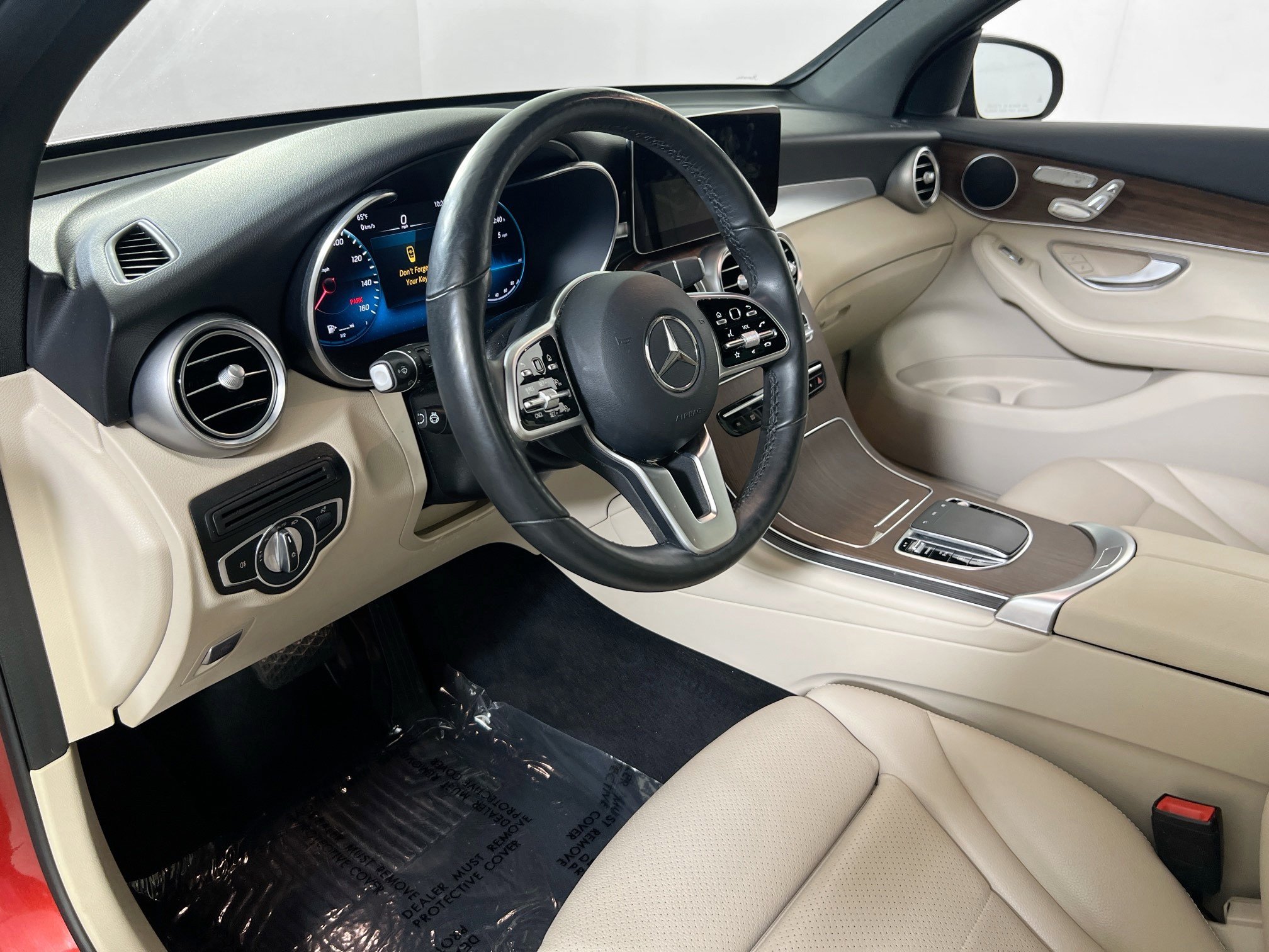 Used 2021 Mercedes-Benz GLC 300 4MATIC w/ Premium Package image 9