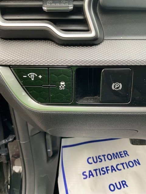 Used 2025 Kia Sportage LX FWD image 21