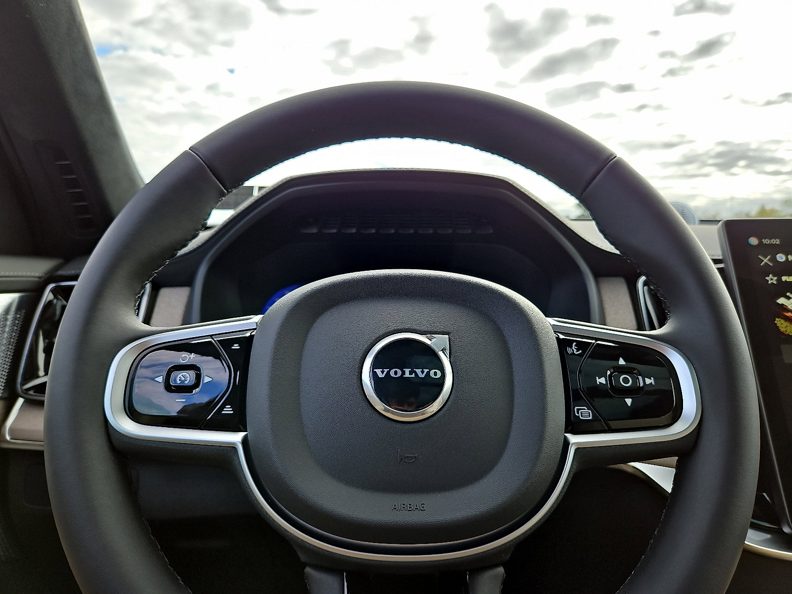 New 2026 Volvo XC90 B6 Ultra w/ Lounge Package image 18