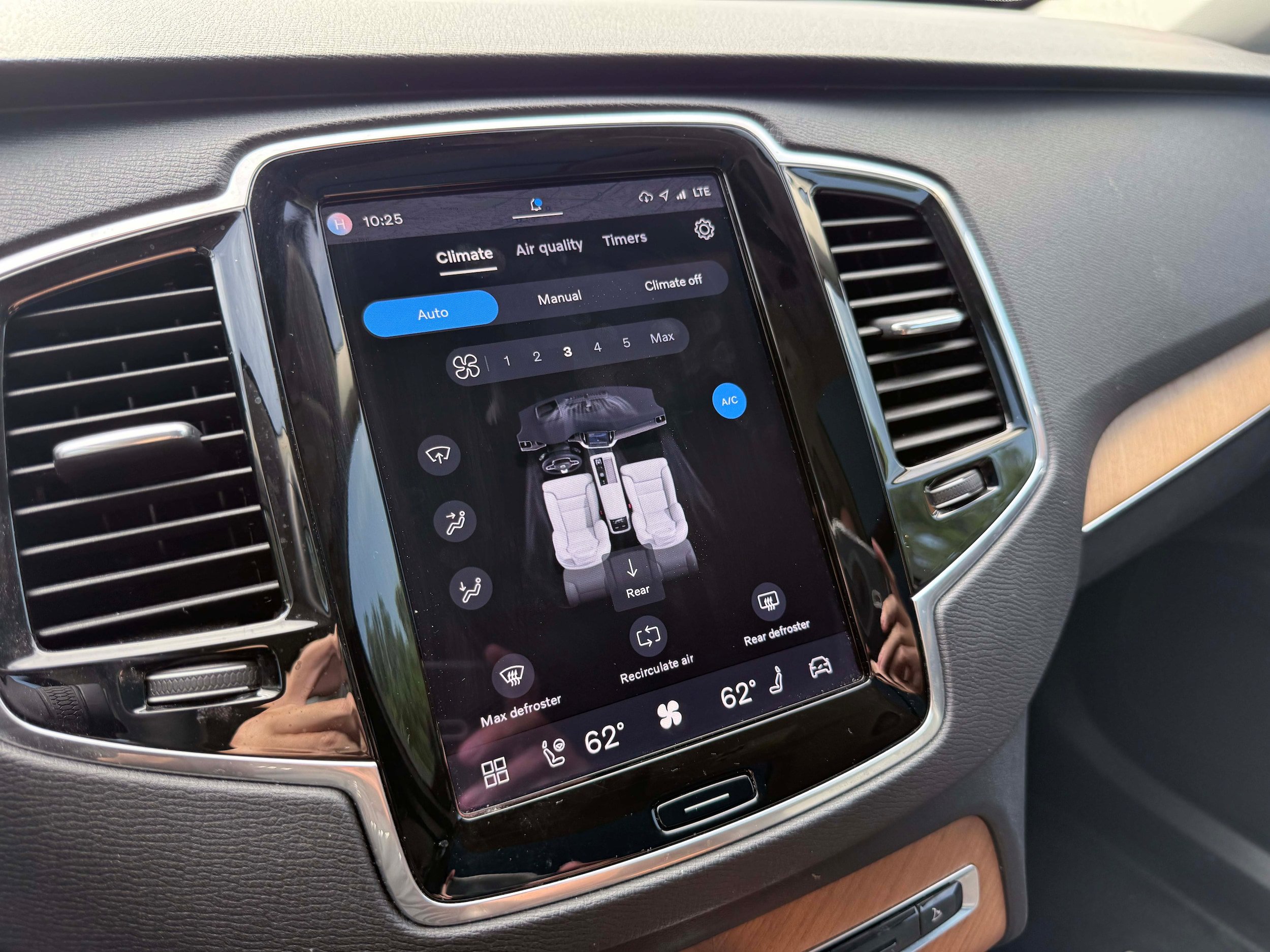 Certified 2023 Volvo XC90 T8 Plus AWD/4WD image 28