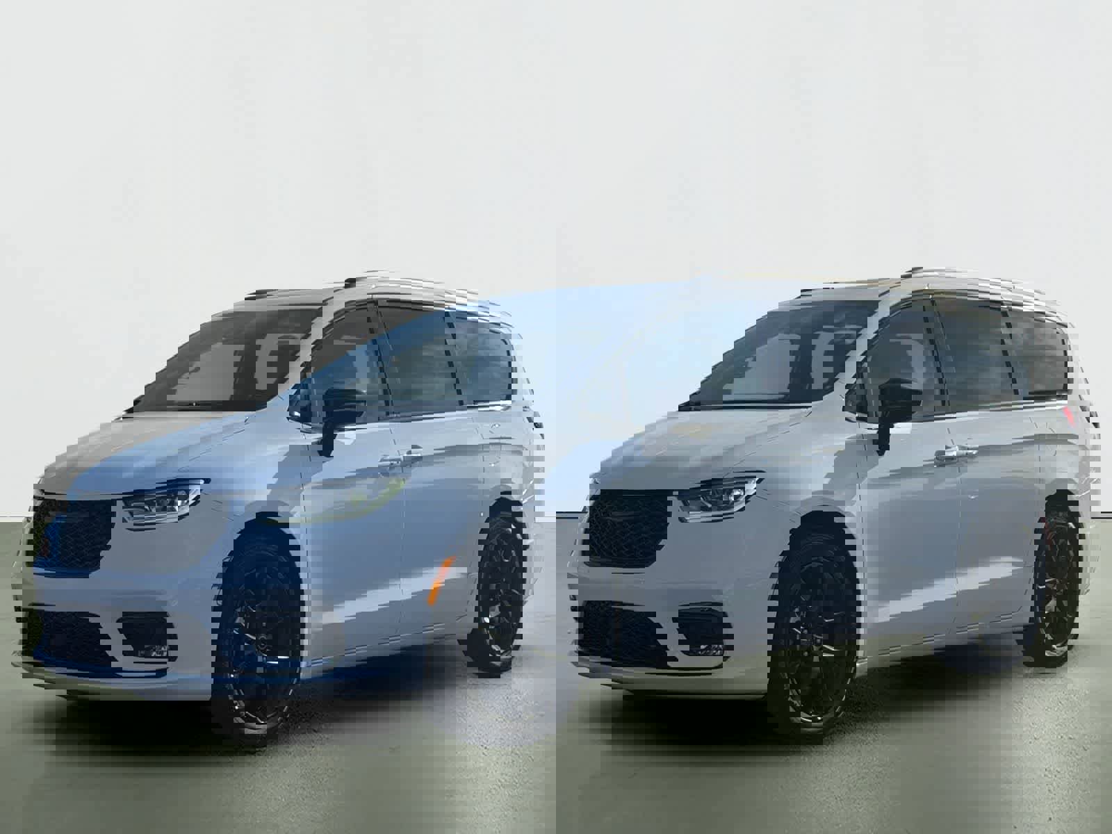 Used 2025 Chrysler Pacifica Limited image 2