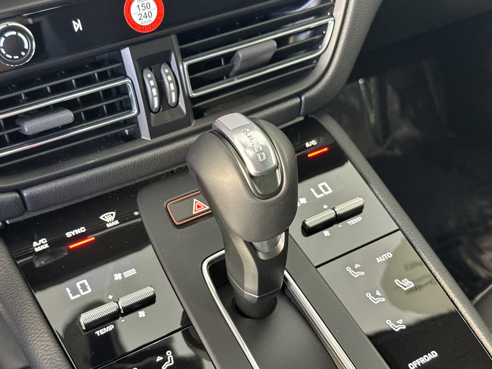 Certified 2026 Porsche Macan AWD/4WD image 25