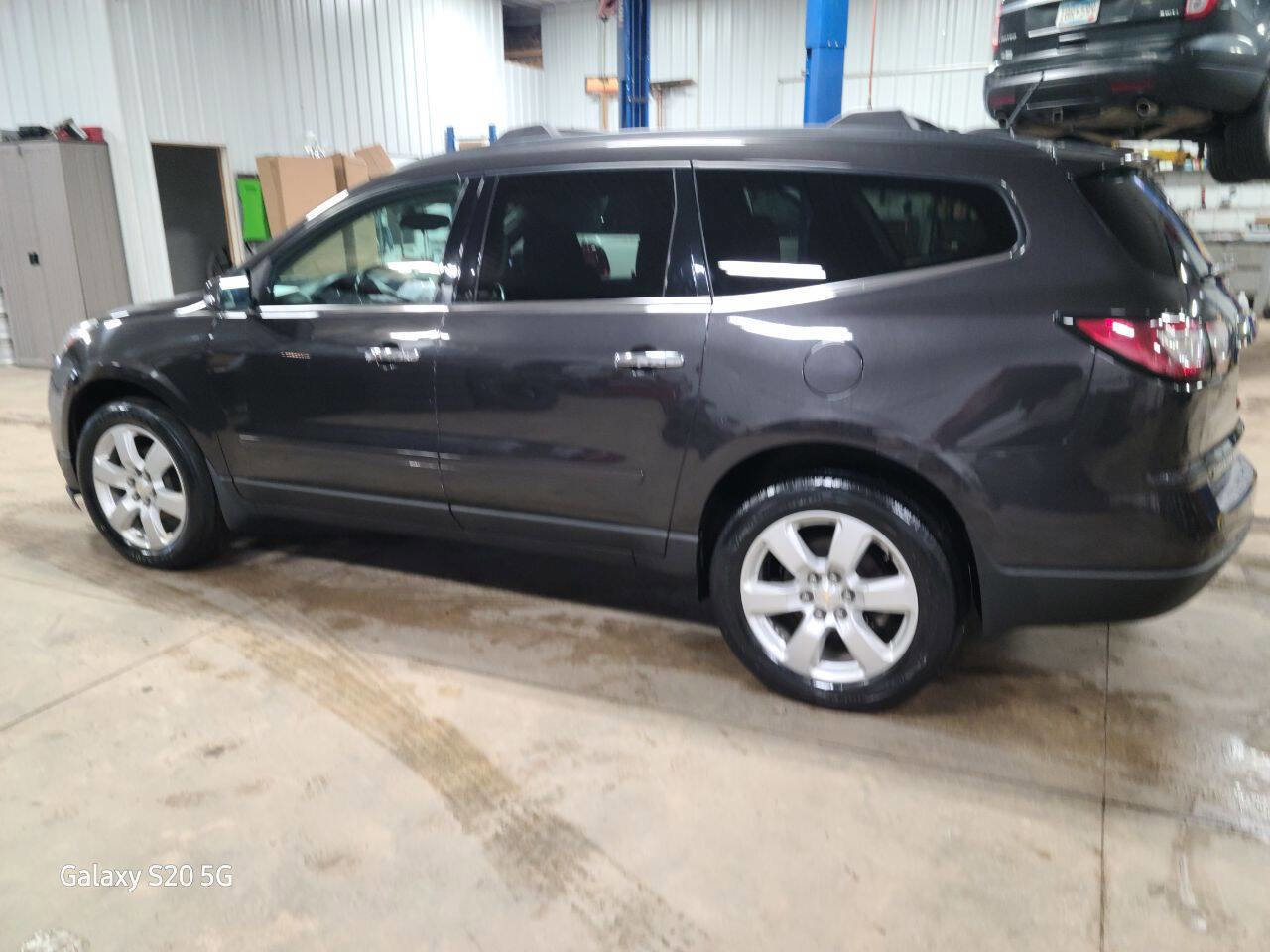 Used 2017 Chevrolet Traverse LT w/ Style and Technology Package image 6