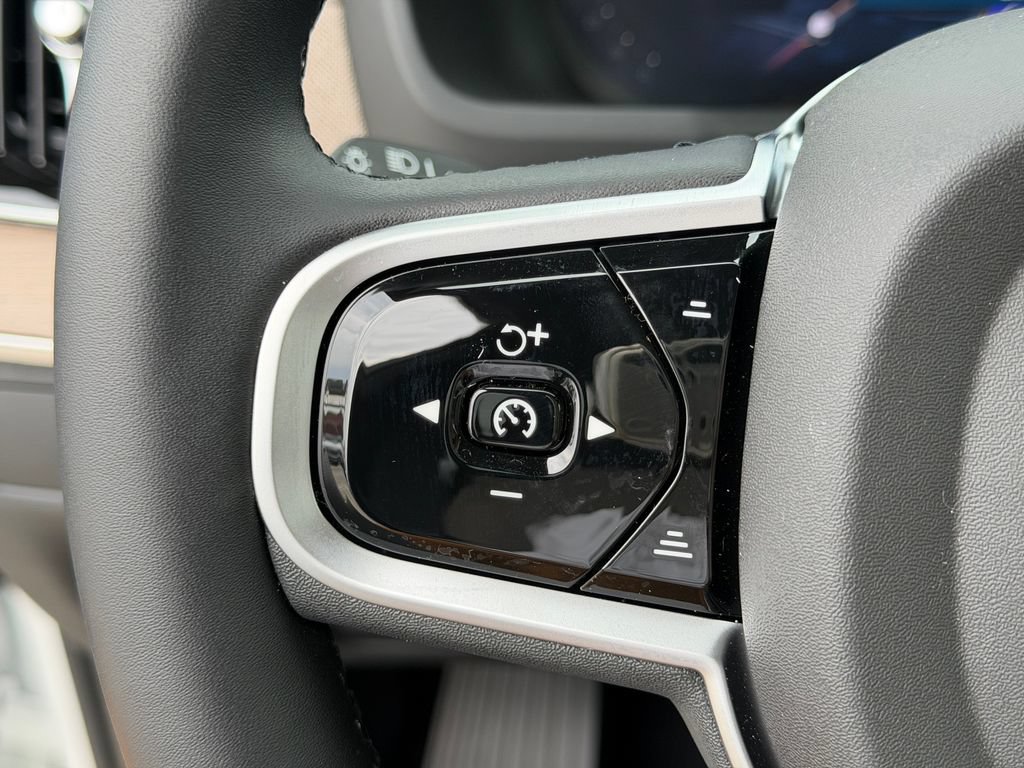 New 2026 Volvo XC90 B6 Plus w/ Protection Package Premier AWD/4WD image 19