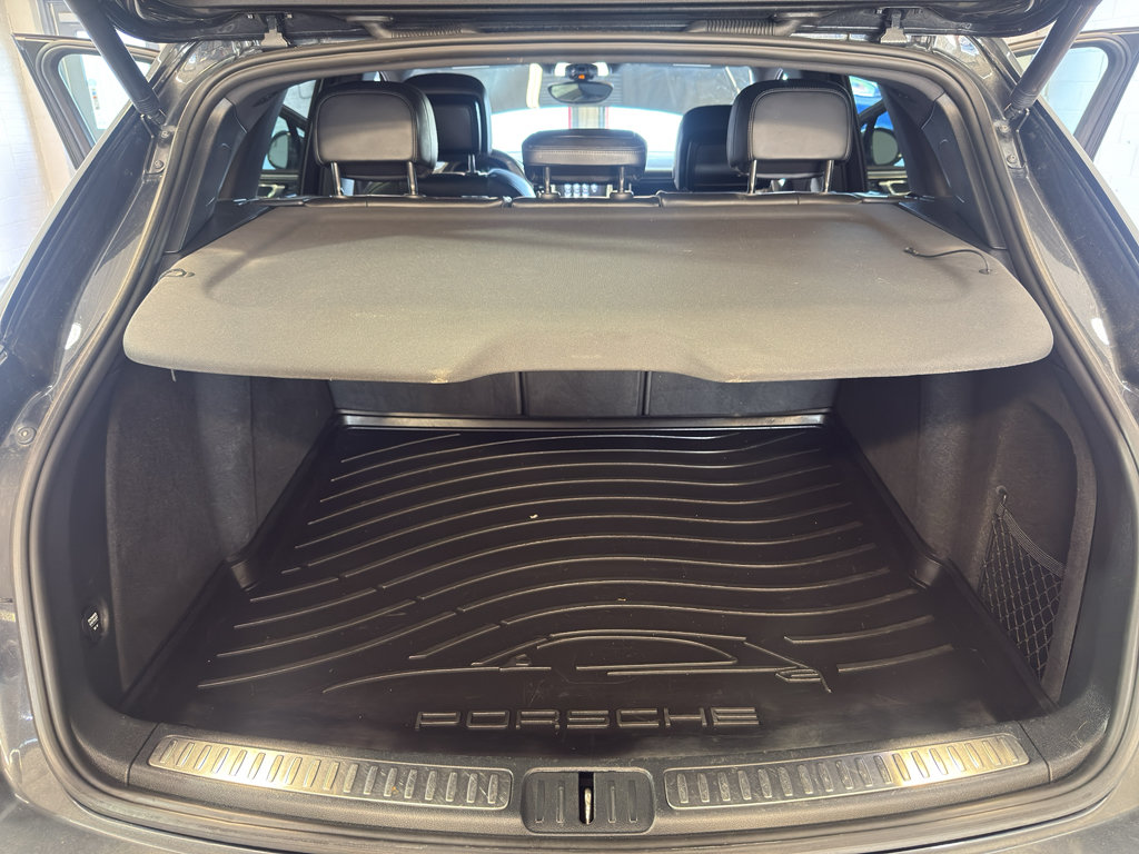 Used 2017 Porsche Macan AWD/4WD image 31