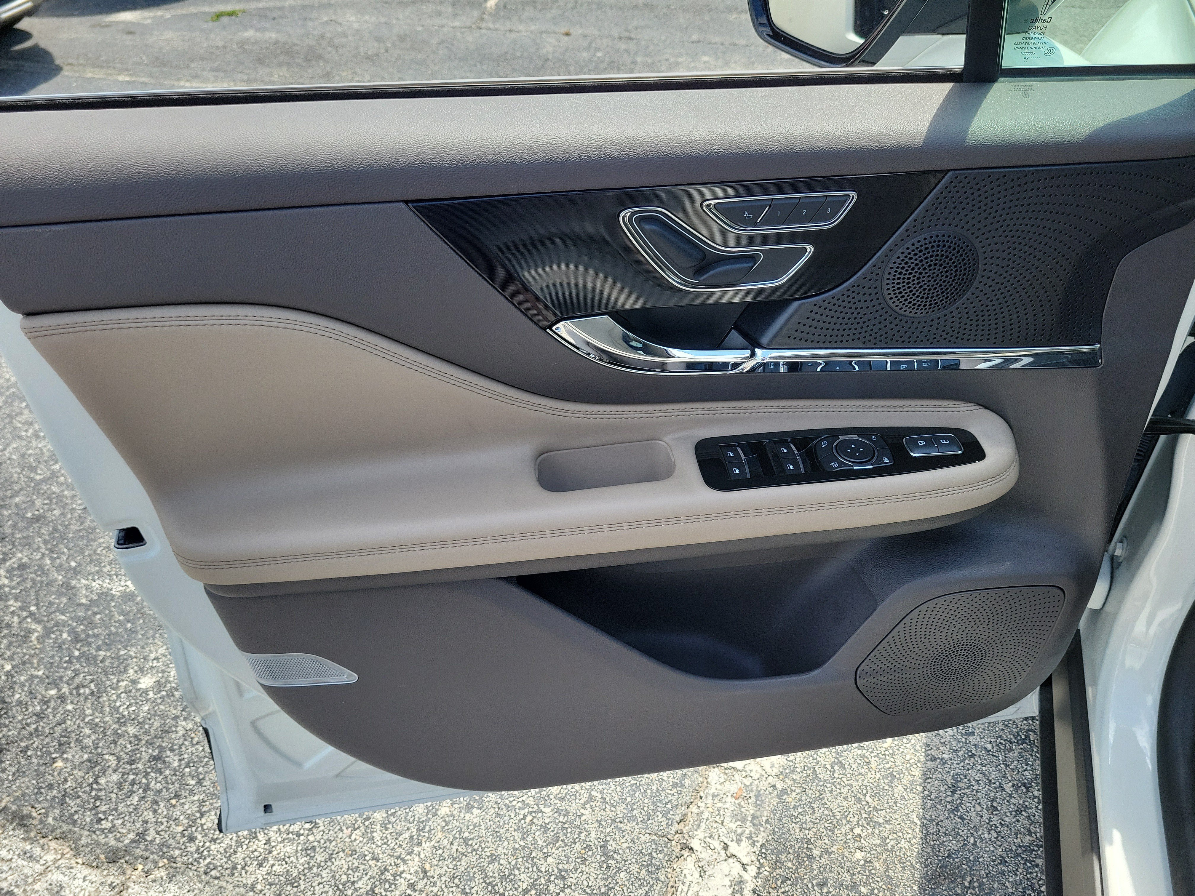 Used 2024 Lincoln Corsair FWD image 10