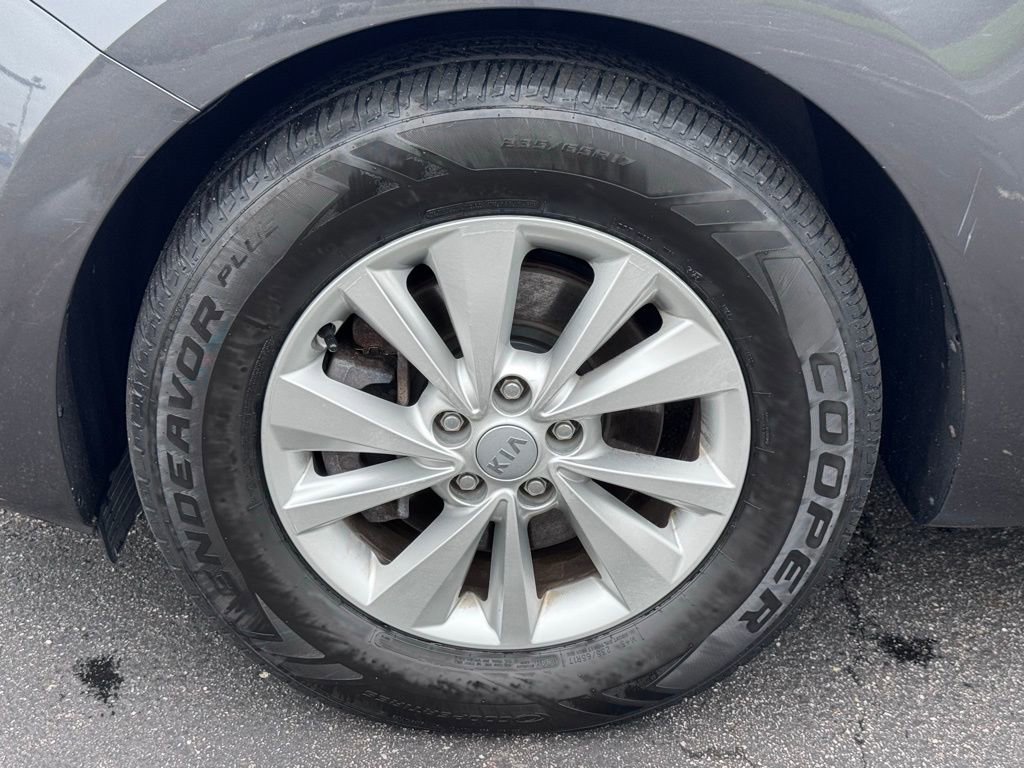 Used 2016 Kia Sedona LX w/ LX Convenience Package FWD image 42