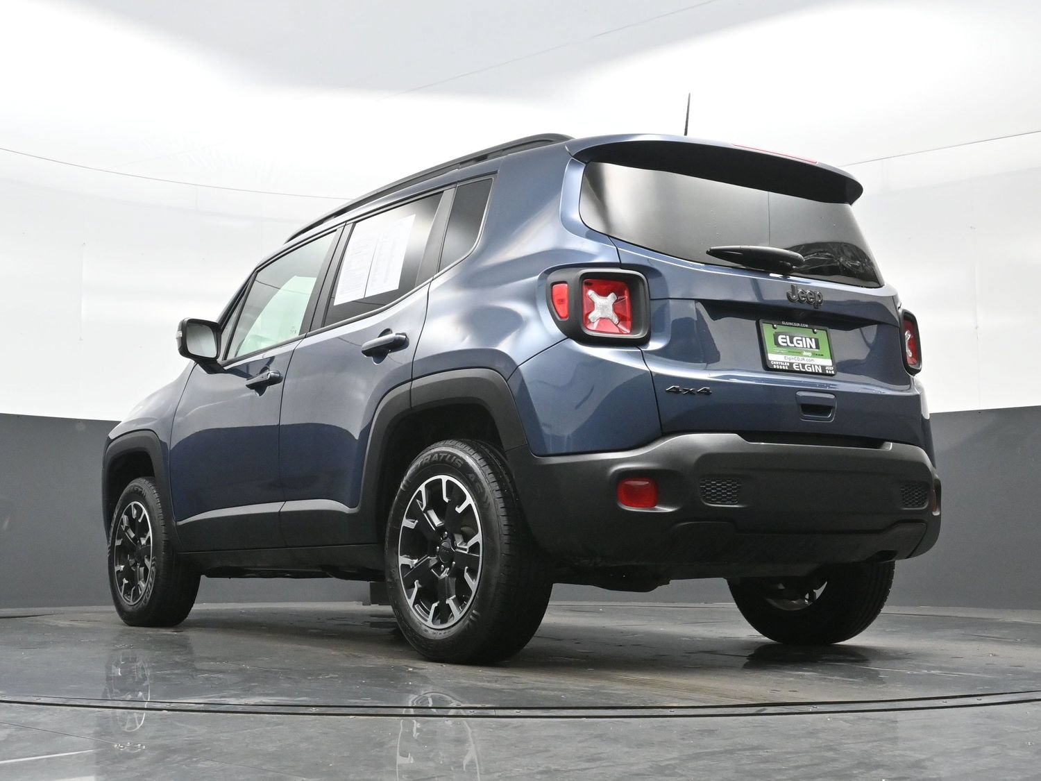 Used 2023 Jeep Renegade Latitude AWD/4WD image 29