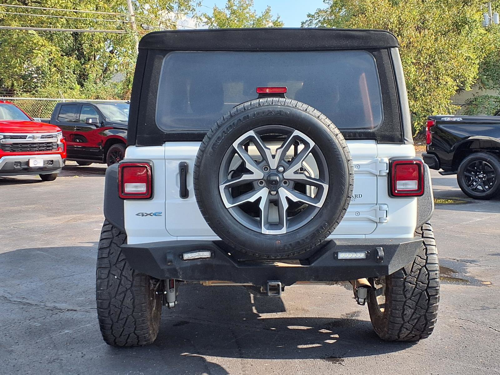 Used 2024 Jeep Wrangler Unlimited w/ Convenience Group AWD/4WD image 25