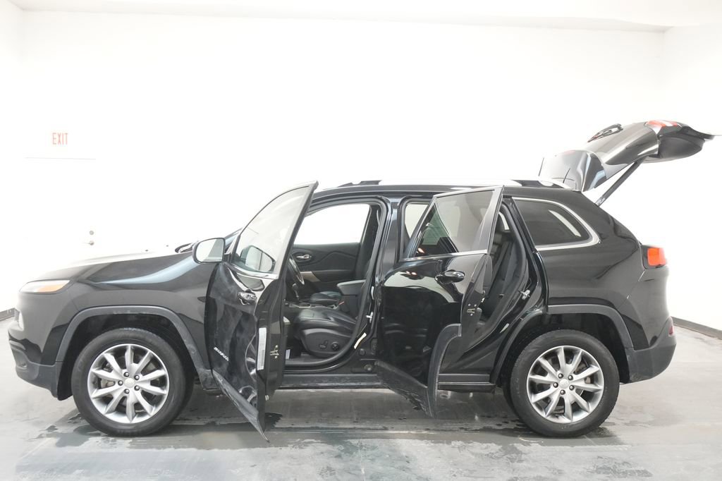 Used 2018 Jeep Cherokee Limited image 23