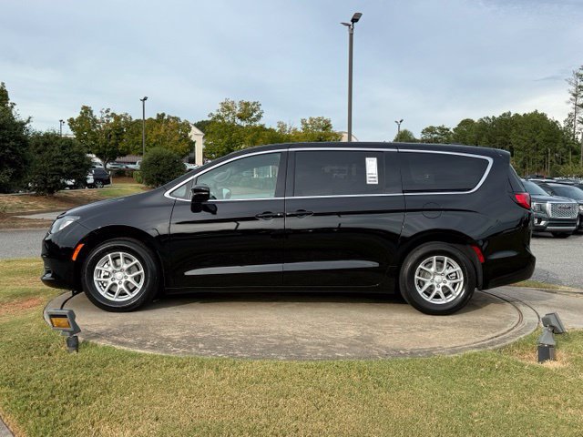 New 2027 Chrysler Pacifica LX FWD image 4