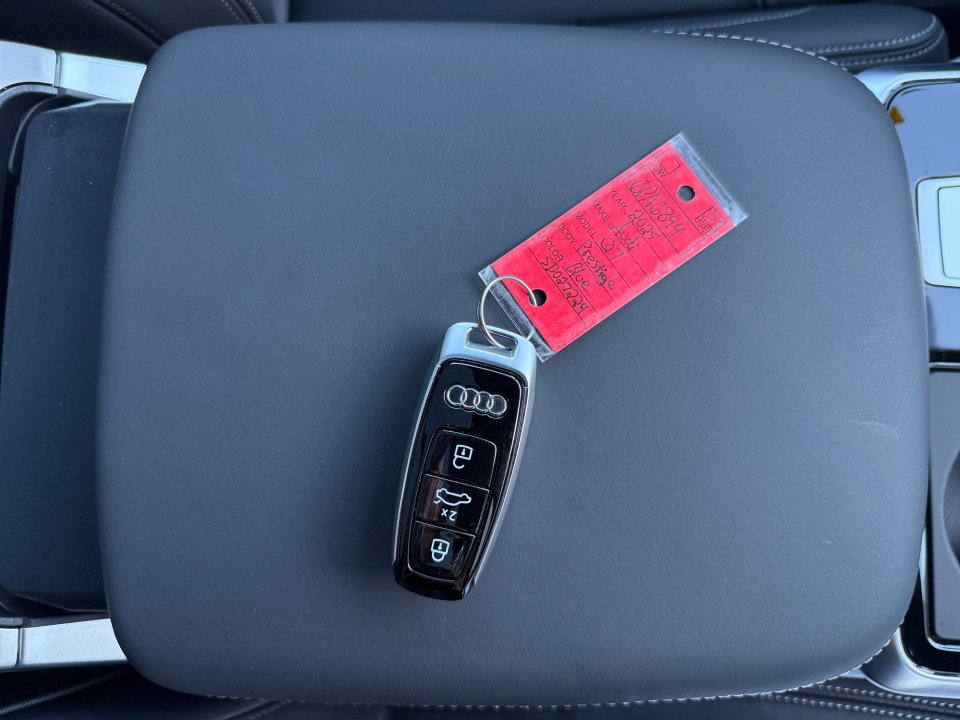 Used 2025 Audi Q7 3.0T Prestige image 34