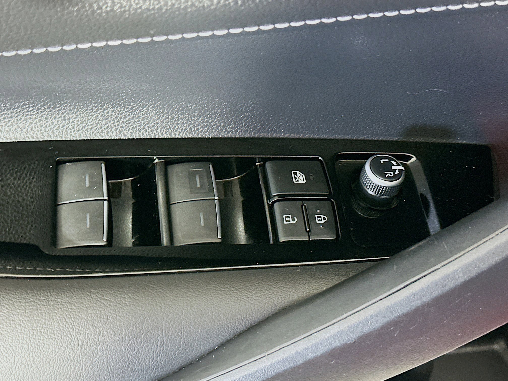 Used 2021 Toyota Corolla SE w/ Special Edition FWD image 15