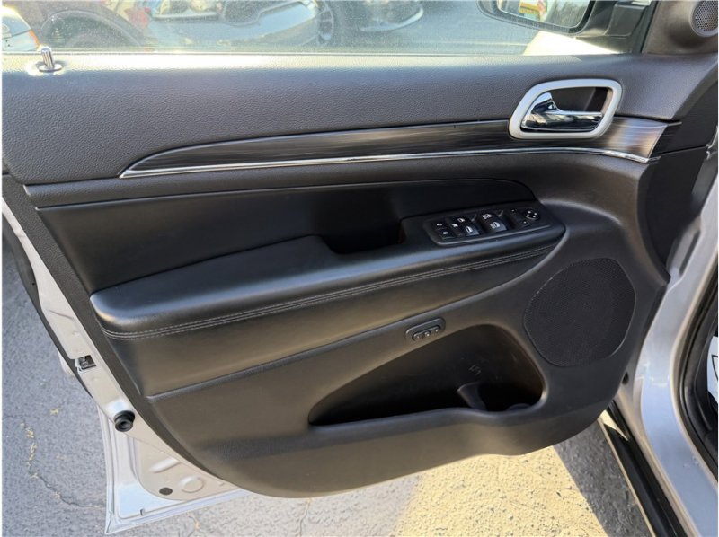 Used 2020 Jeep Grand Cherokee Limited w/ Luxury Group II image 15