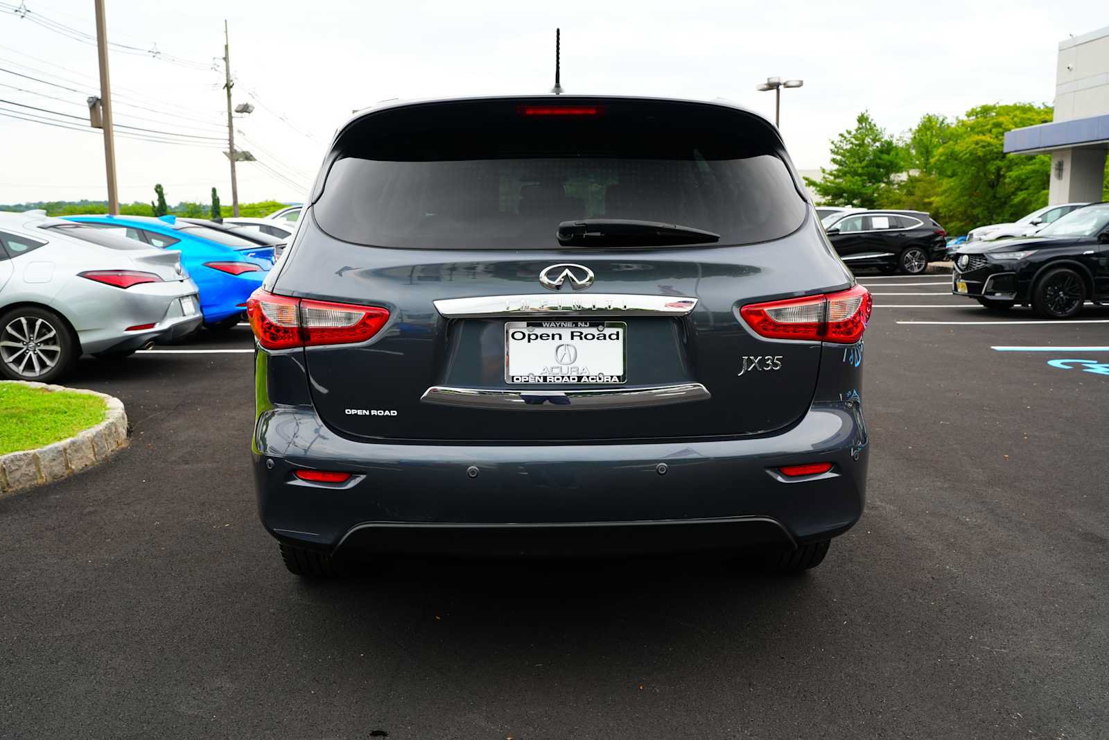 Used 2013 INFINITI JX35 AWD w/ Premium Pkg image 6