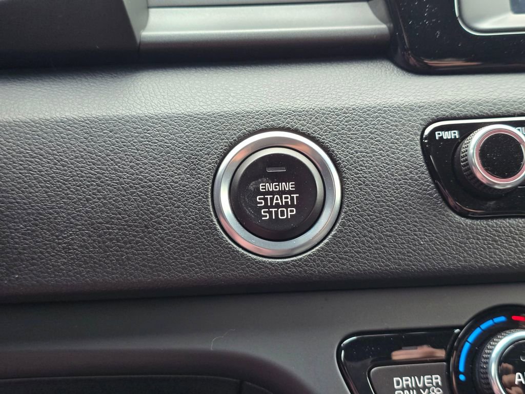 Used 2017 Kia Niro LX image 24