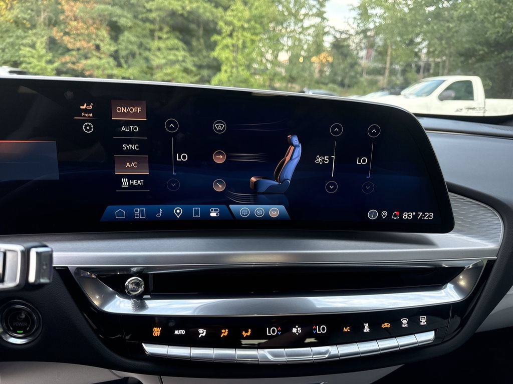 Used 2024 Cadillac Lyriq Sport AWD/4WD image 17