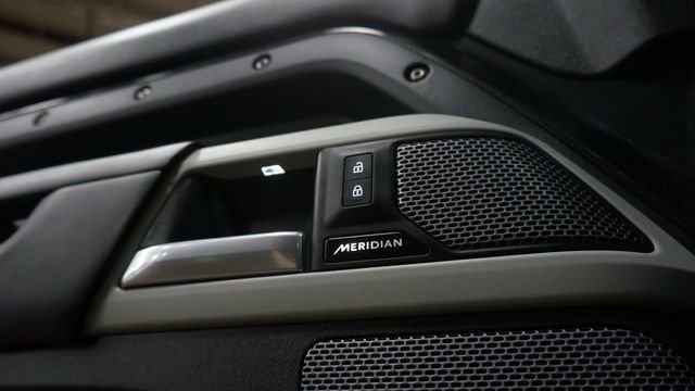 Used 2023 Land Rover Defender 90 S image 26