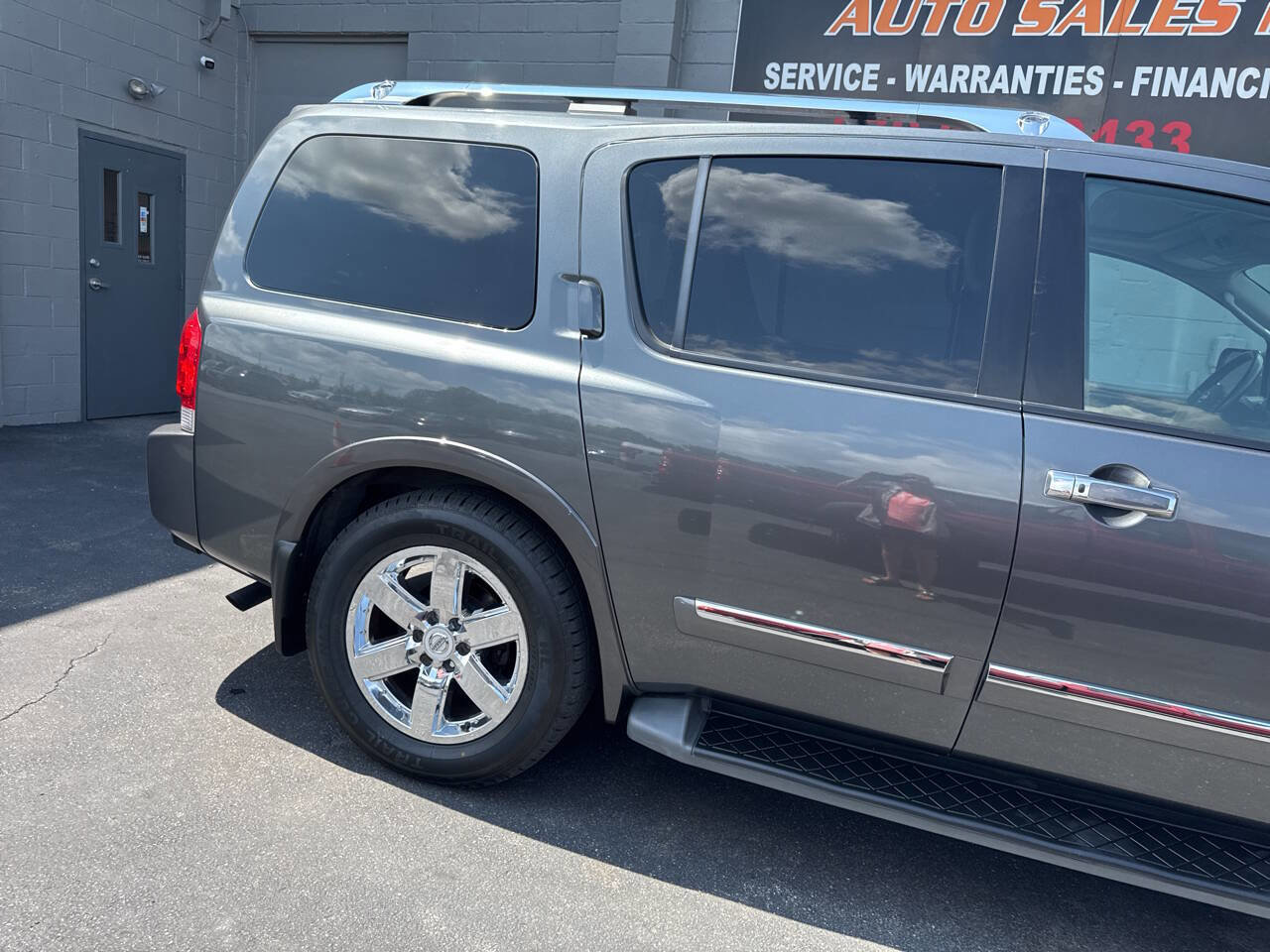 Used 2010 Nissan Armada Platinum image 12