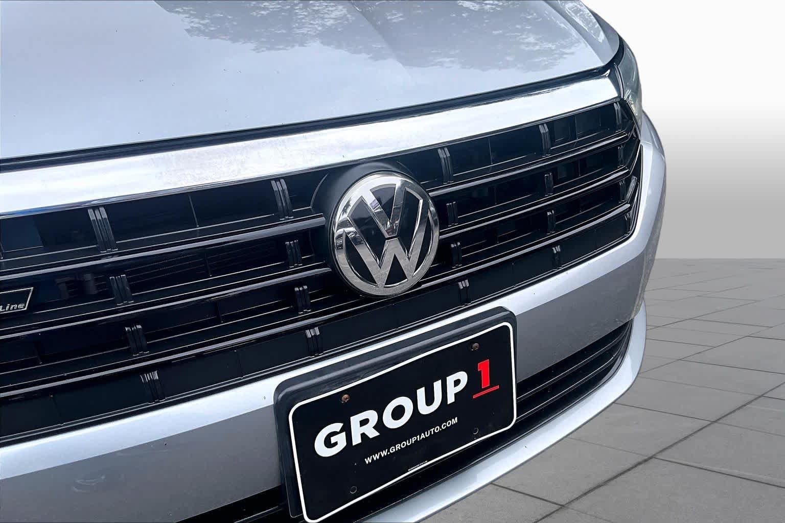 Used 2019 Volkswagen Jetta R-Line w/ R-Line Cold Weather Package FWD image 32