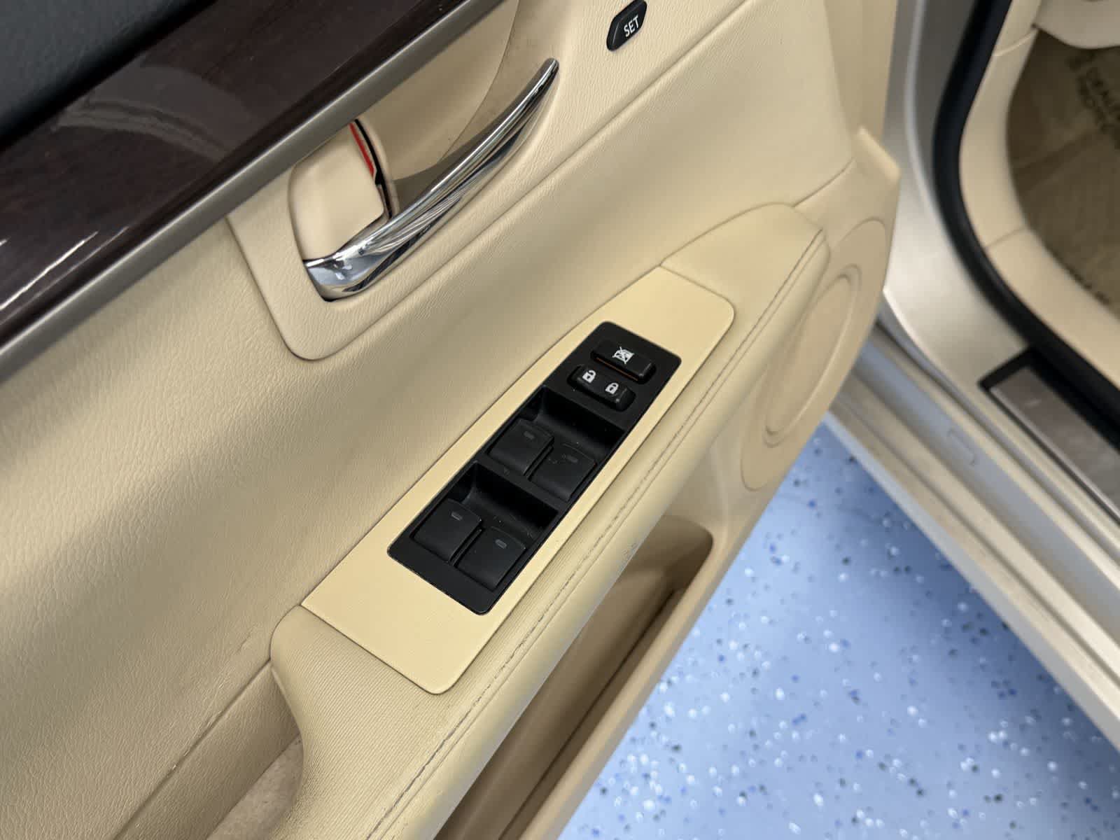 Used 2013 Lexus ES 350 w/ Luxury Pkg FWD image 12