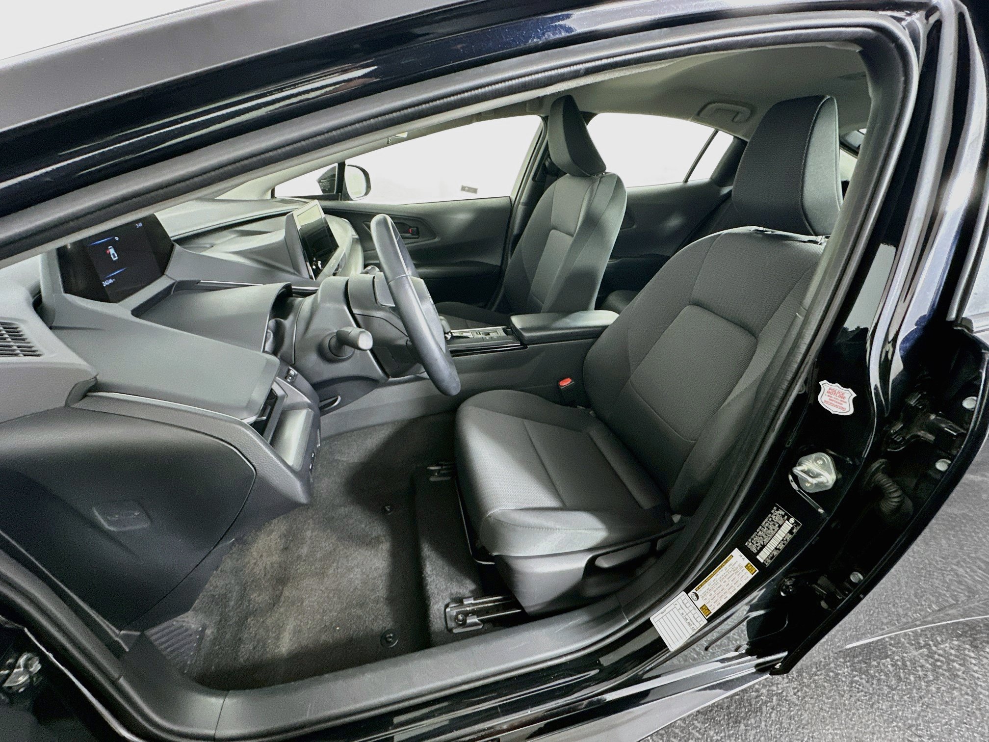 Used 2025 Toyota Prius LE FWD image 13