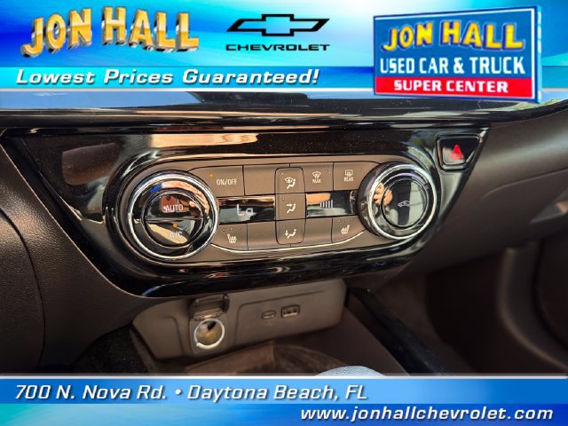 Used 2025 Chevrolet Trax RS w/ Sunroof Package FWD image 24