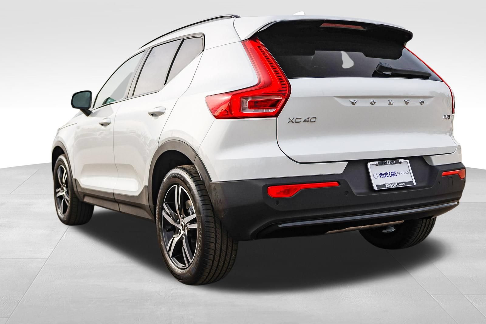 New 2026 Volvo XC40 B5 Core w/ Climate Package AWD/4WD image 7