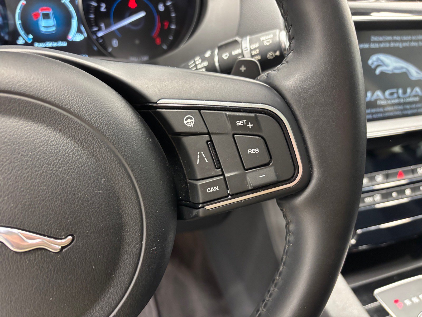 Used 2020 Jaguar F-PACE Premium AWD/4WD image 20