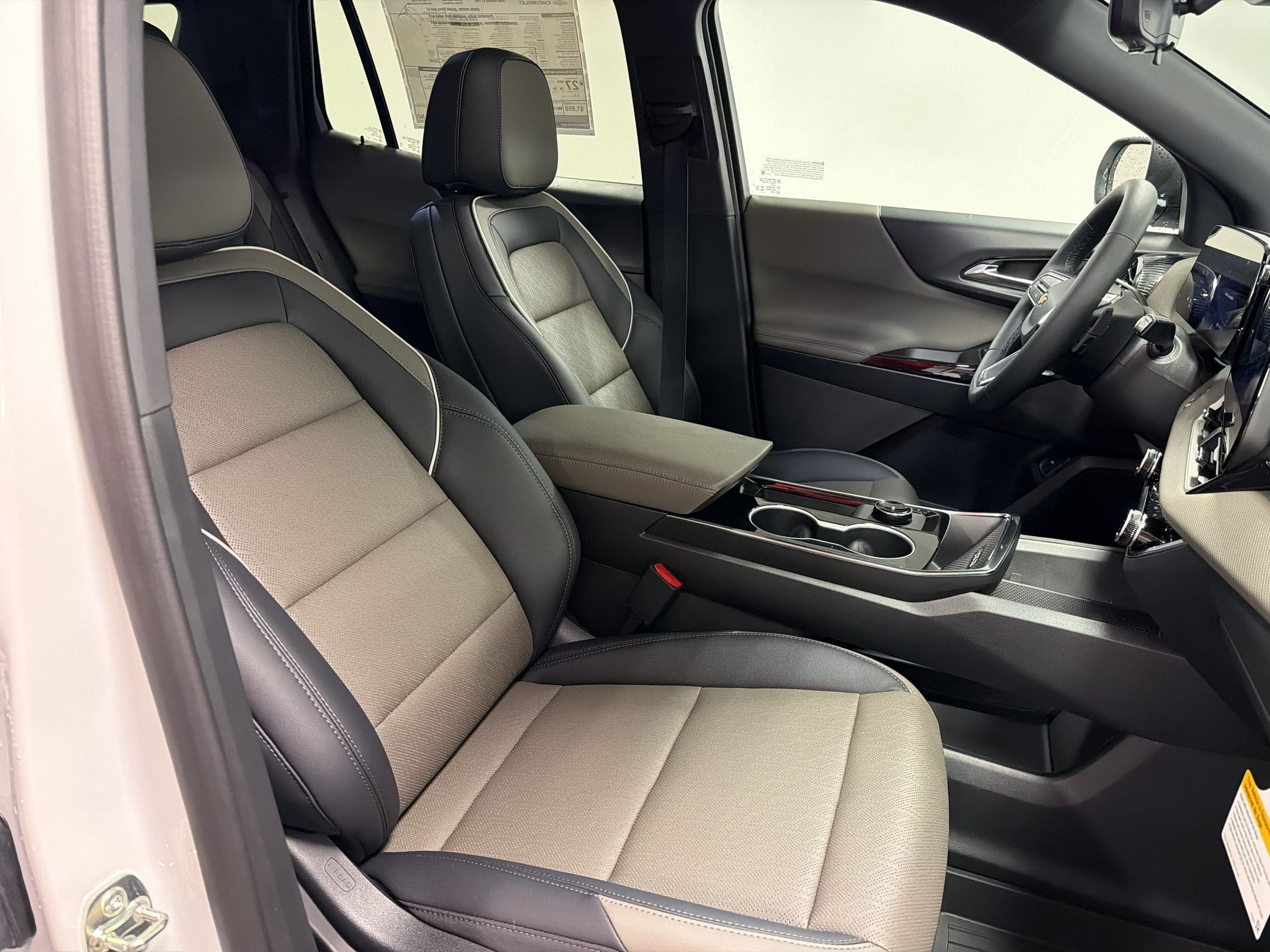 New 2026 Chevrolet Equinox LT w/ Convenience Package II FWD image 31