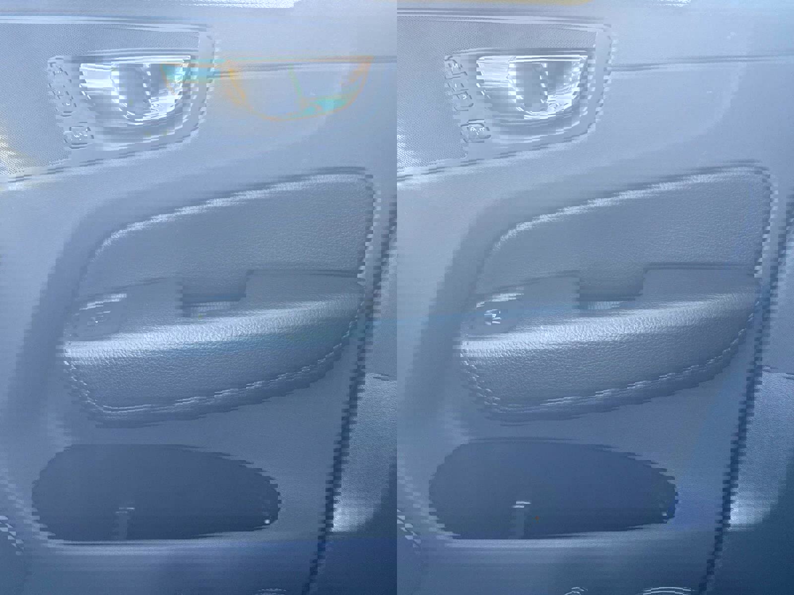 Used 2019 Volvo XC60 T5 Momentum w/ Premium Package image 21