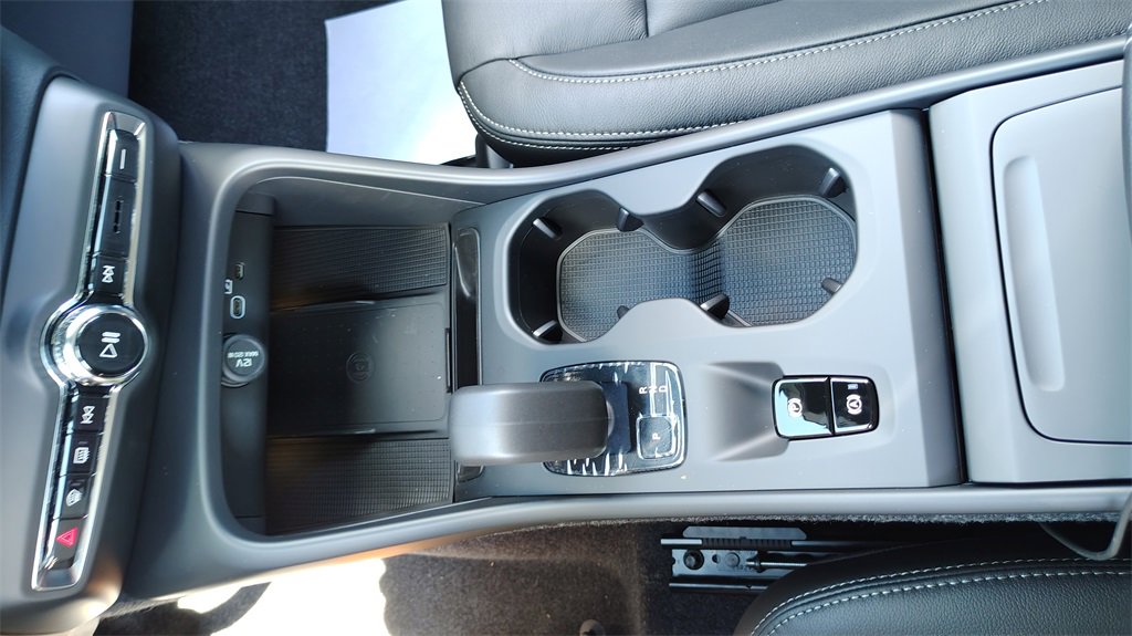 New 2026 Volvo XC40 B5 Core w/ Climate Package image 20