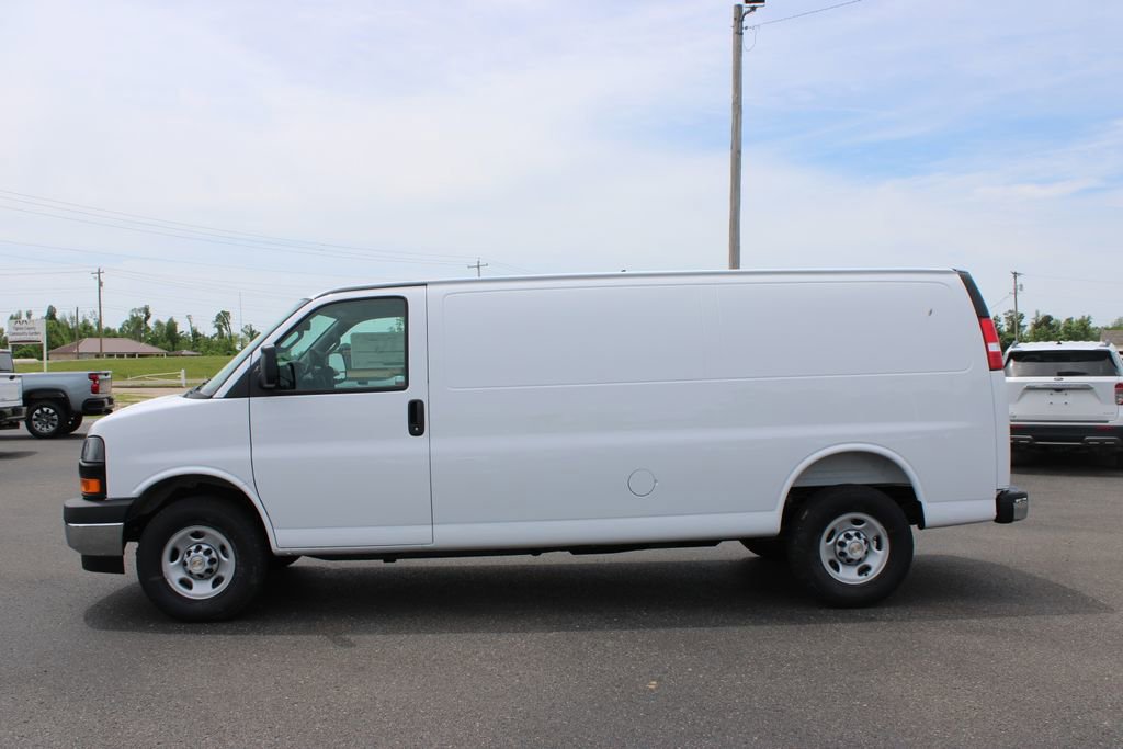 New 2026 Chevrolet Express 3500 Extended RWD image 6