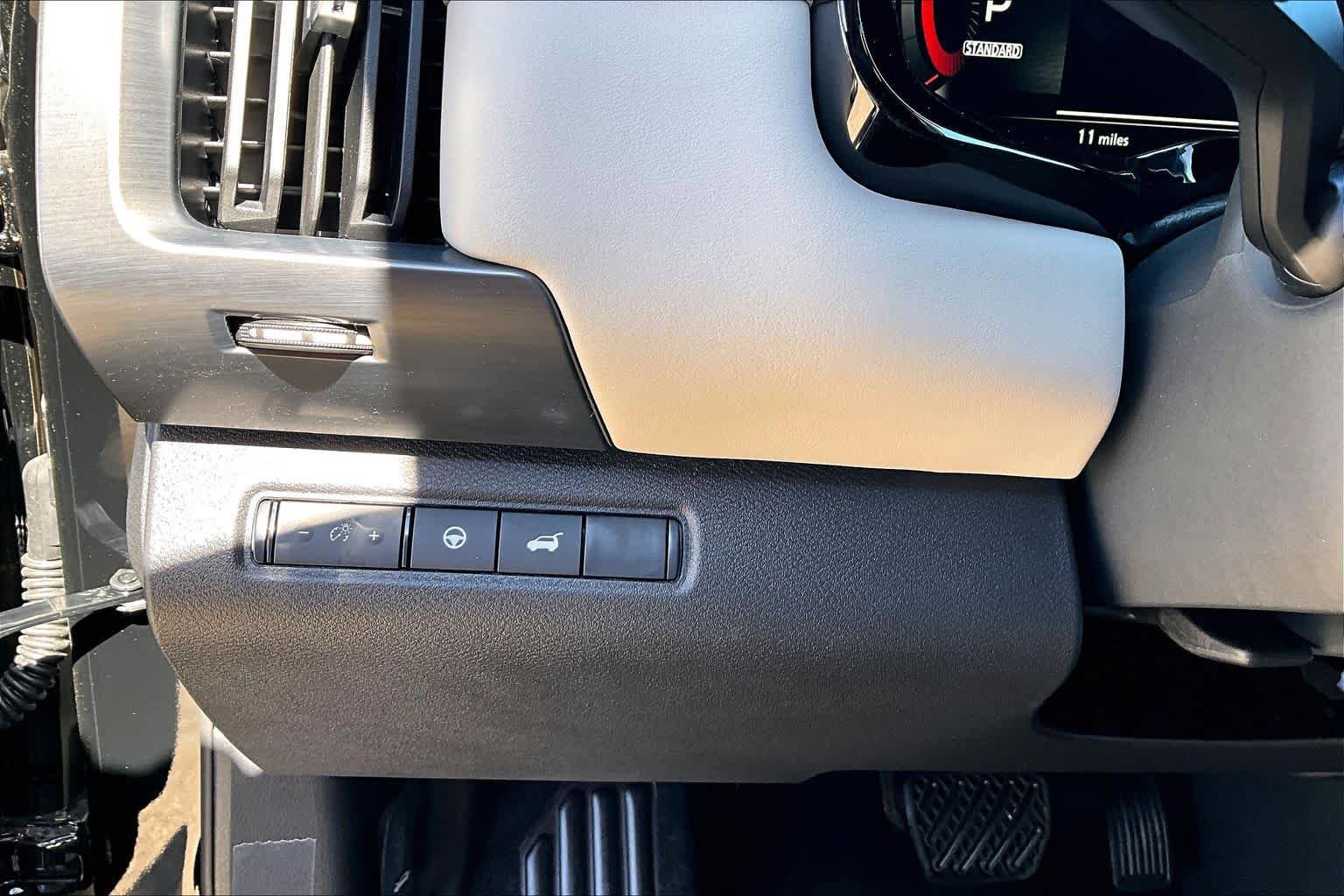New 2026 Nissan Pathfinder SL w/ SL Premium Package FWD image 15