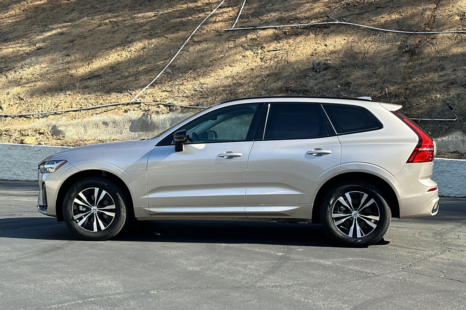 Certified 2025 Volvo XC60 B5 Core AWD/4WD image 8