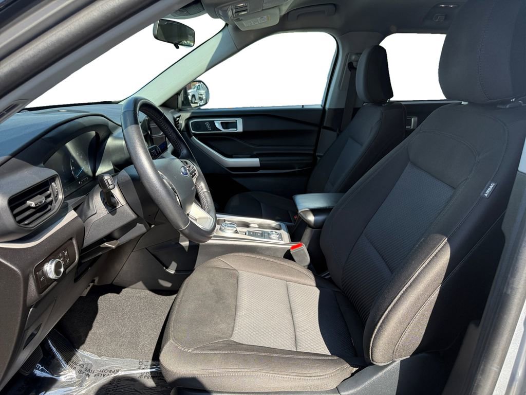 Used 2023 Ford Explorer XLT image 9