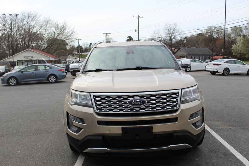 Used 2017 Ford Explorer Platinum AWD/4WD image 2