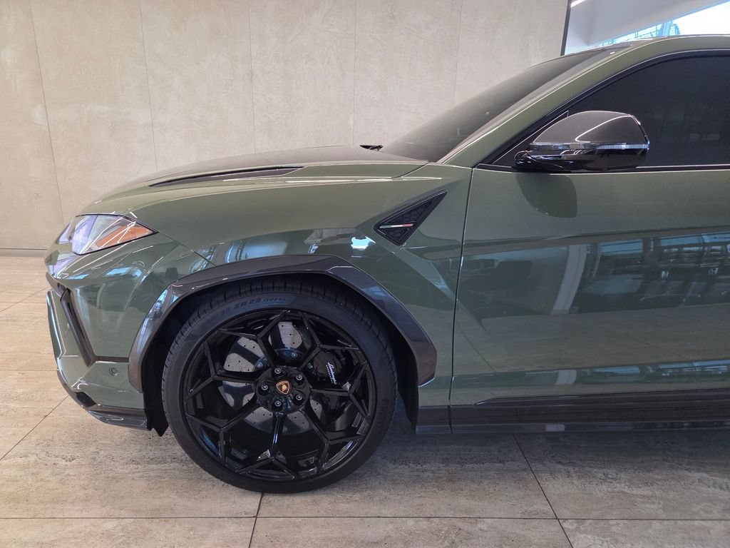 Used 2024 Lamborghini Urus Performante AWD/4WD image 3